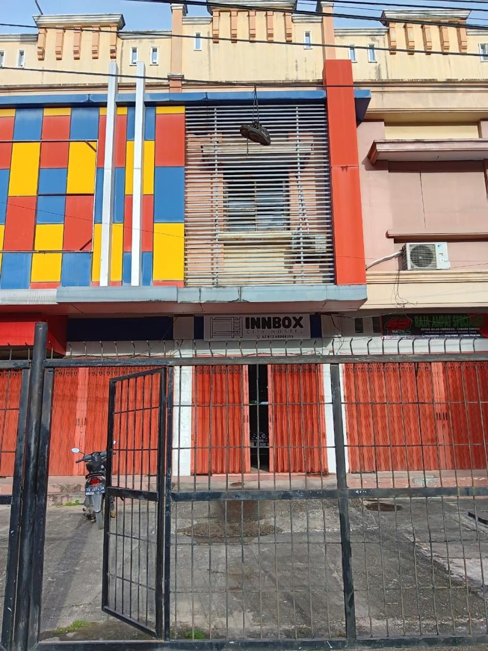 Innbox Hostel Sorong Kültér fotó